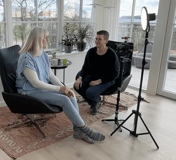 Anja optager en video af en som søger en kæreste